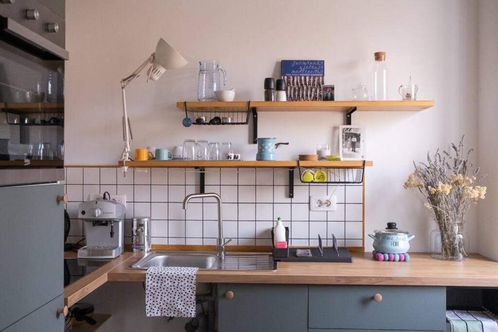 Appartamento Lovely Loft Studio W Patio & Garden Abbazia Esterno foto